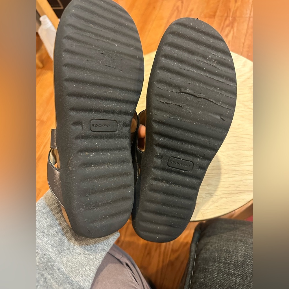 Rockport dark gray Black and Brown Sandals in excellent condition size 9 - Picture 9 of 10